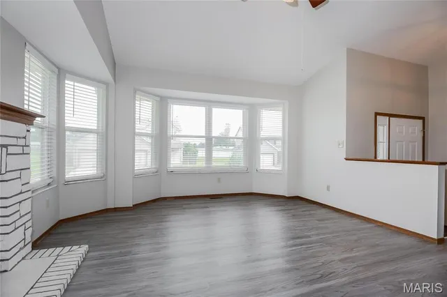 $1,895 | 14375 Jamestown Bay Drive, Florissant, MO 63034