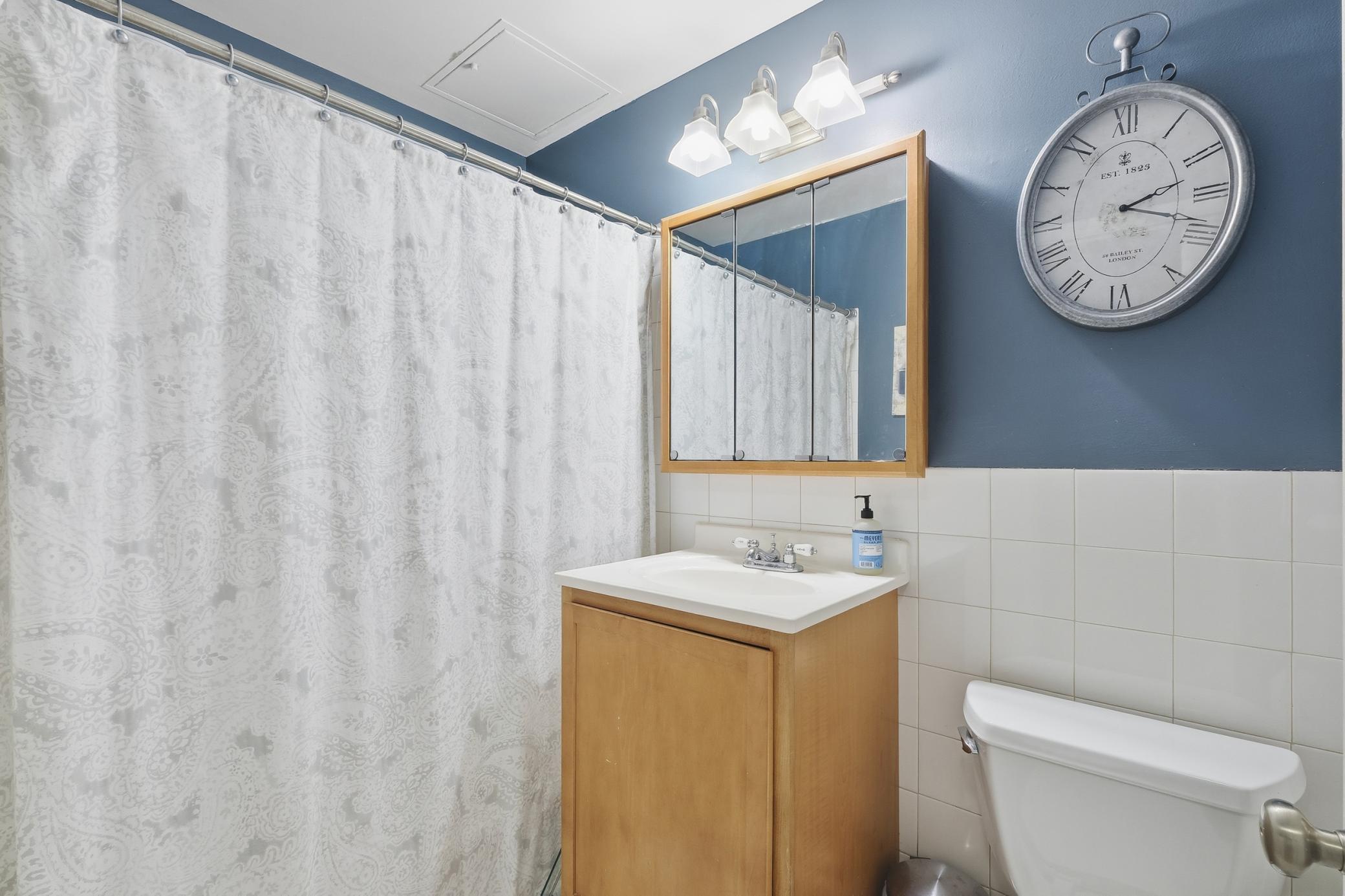 520 Ridgewood Avenue, Unit 107 Minneapolis, MN 55403 - Photo 14 of 18