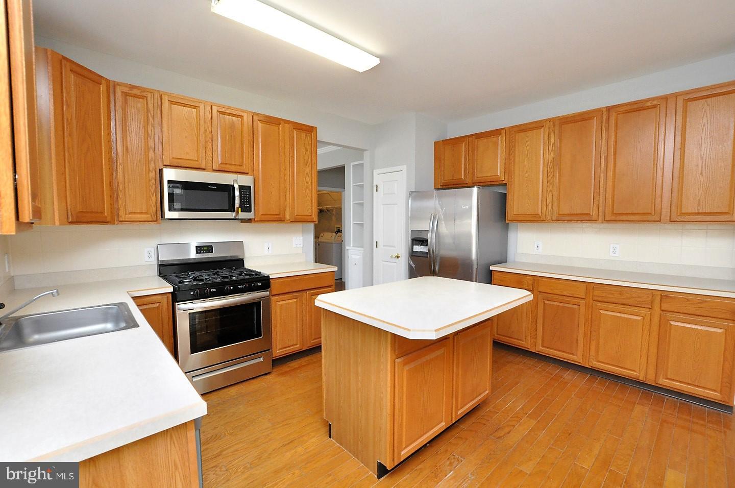 46 Mayfair Road Southampton, NJ 08088 - Photo 5 of 33 All new appliances