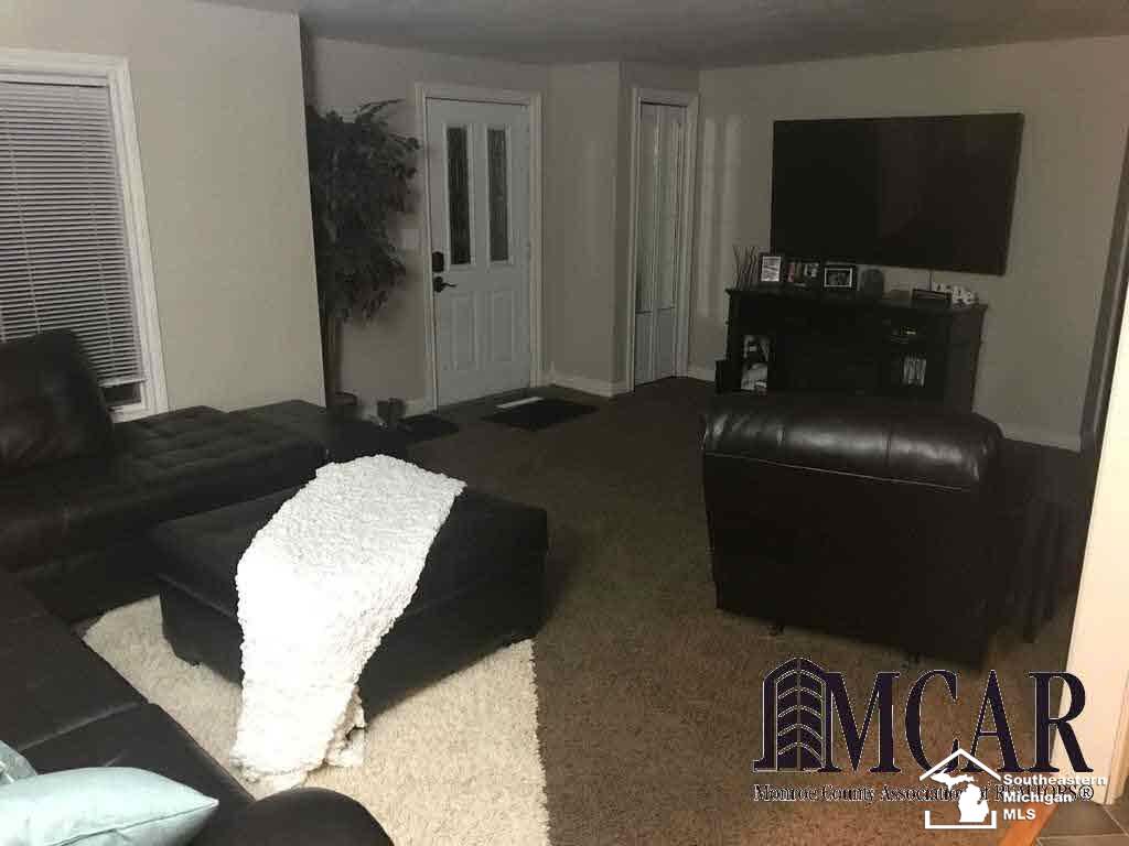 6946 North Custer Road Monroe, MI 48162 - Photo 3 of 20
