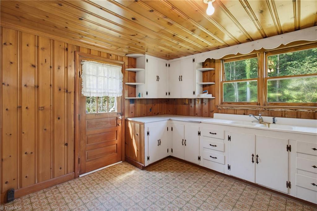 5650 Waller Road Pfafftown, NC 27040 - Photo 7 of 34 Gallery Image 7