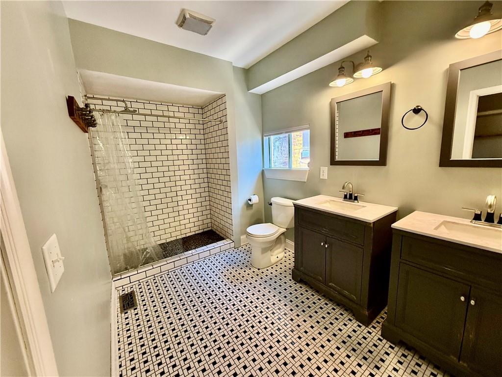 615 Tripoli Street Pittsburgh, PA 15212 - Photo 12 of 22 2nd floor full bath