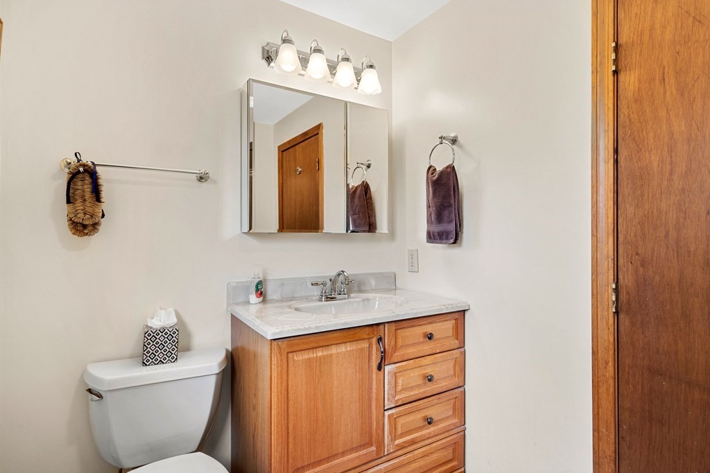 1 Beacon Hill Road Marblehead, MA 01945 - Photo 23 of 30 a bathroom with a toilet sink and mirror
