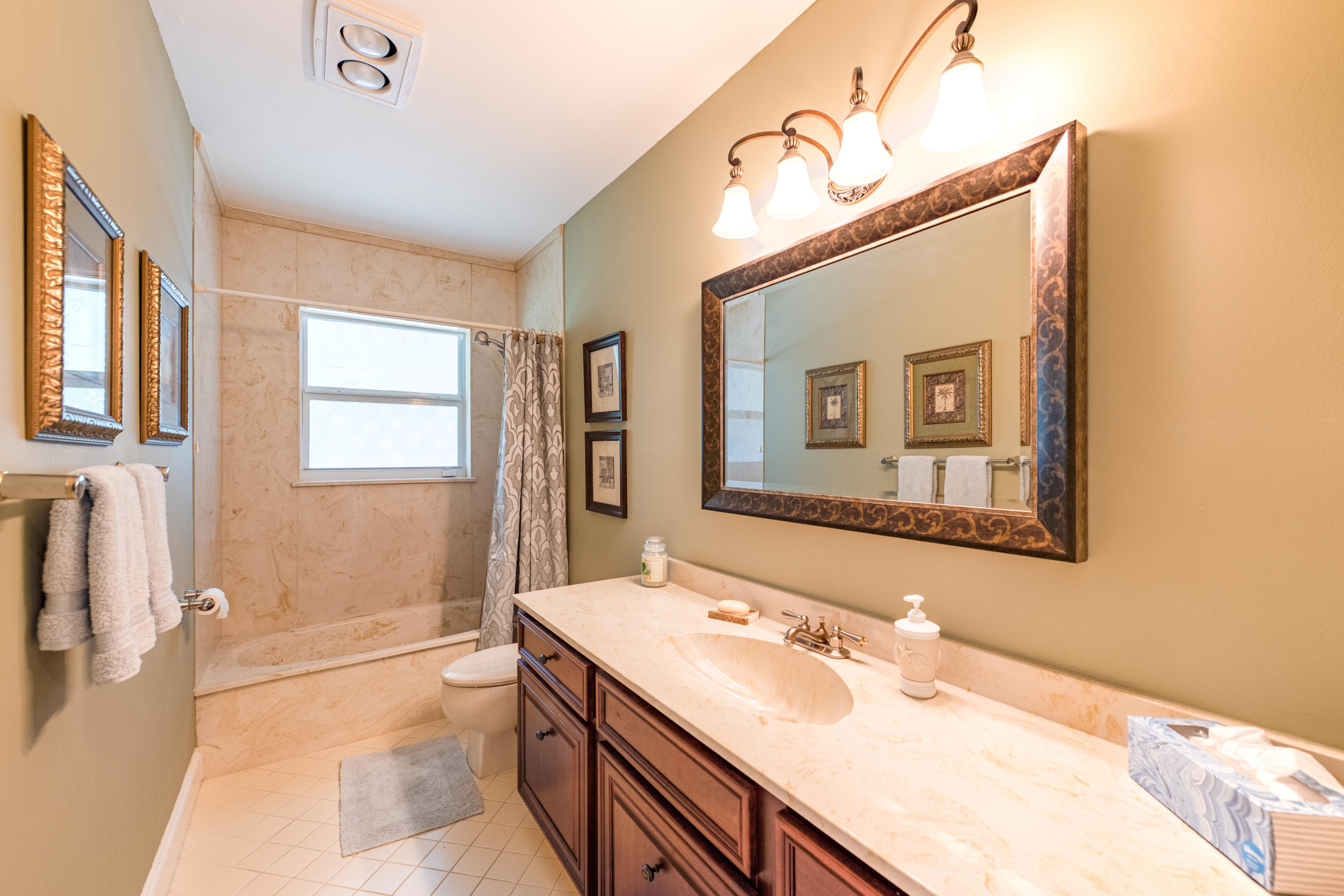 268 Northwest 64th Street Boca Raton, FL 33487 - Photo 18 of 40 Guest-Bathroom