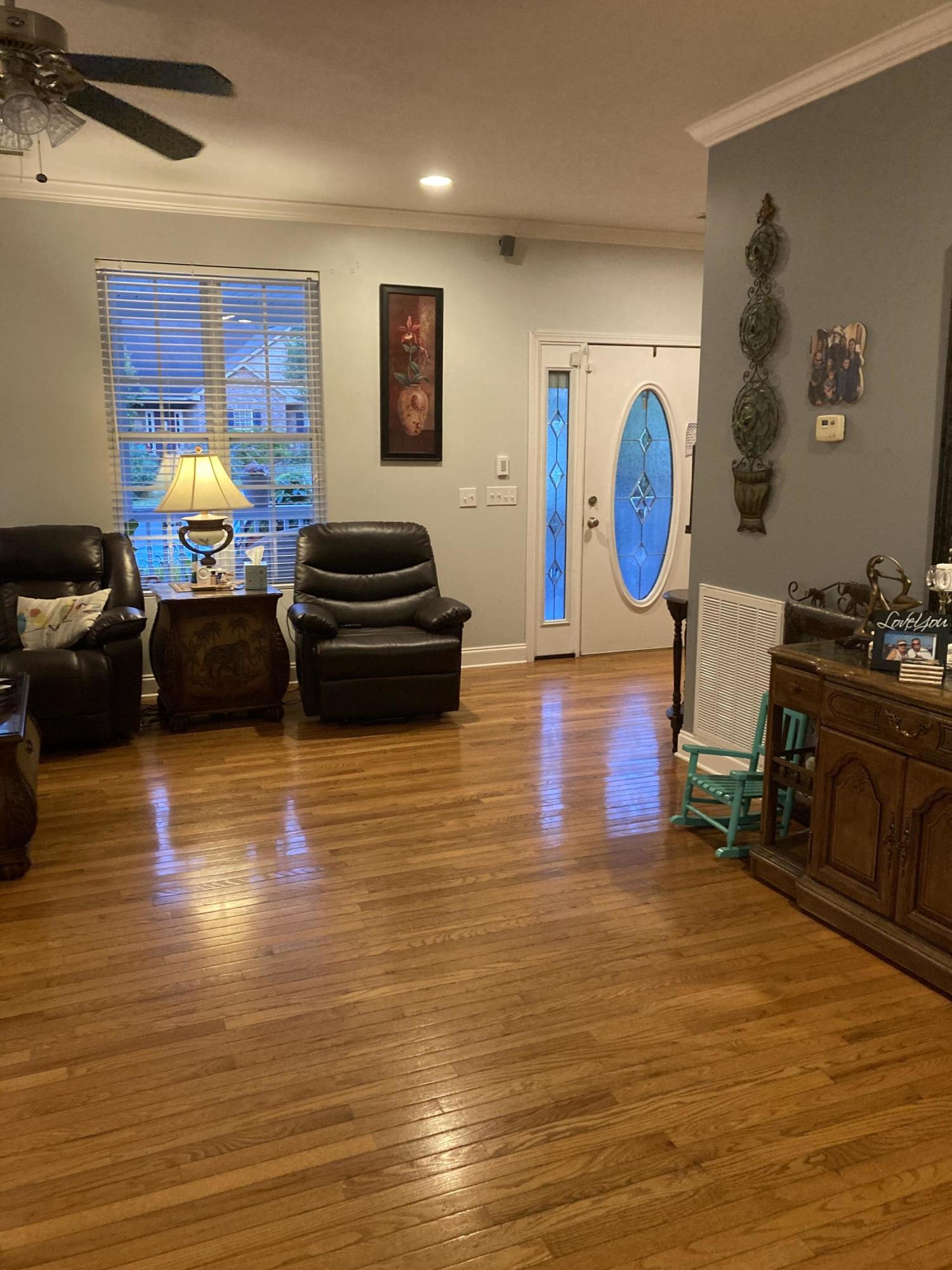 121 Carson Place Clinton, TN 37716 - Photo 3 of 39 Living room
