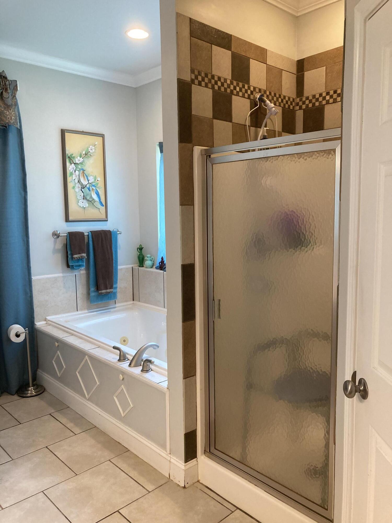 121 Carson Place Clinton, TN 37716 - Photo 29 of 39 Upstair Bath
