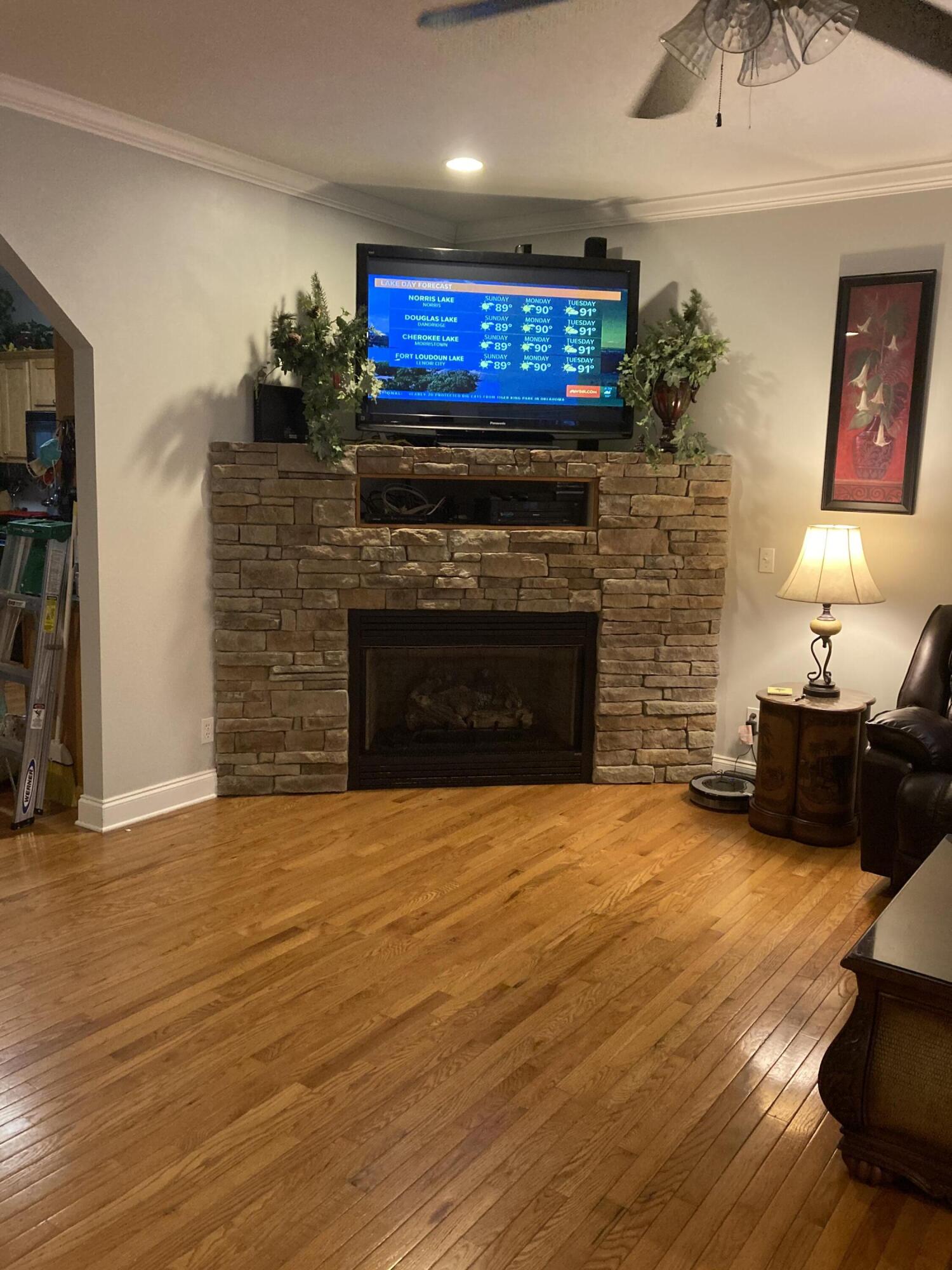 121 Carson Place Clinton, TN 37716 - Photo 4 of 39 Living room