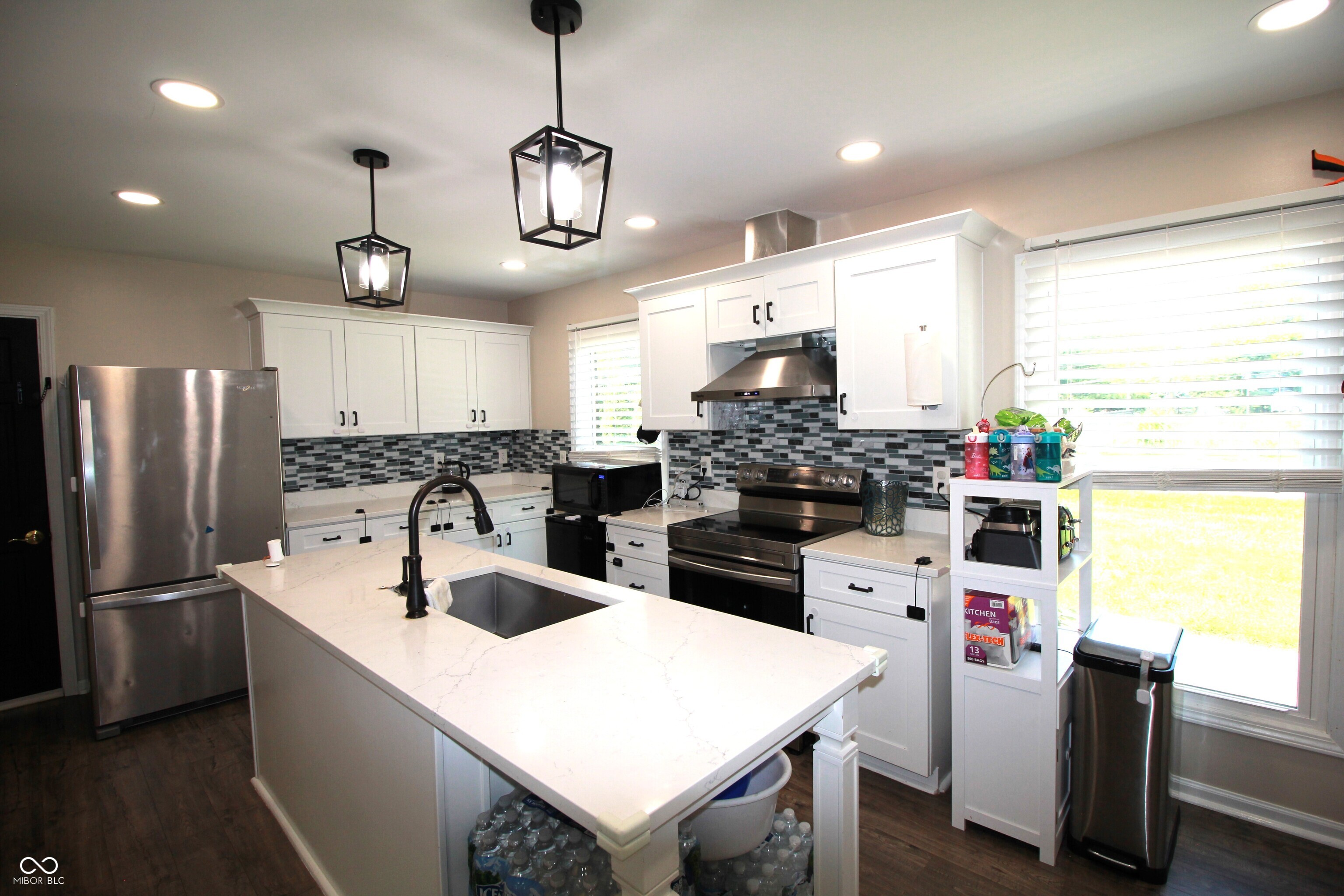 609 West Banta Road Indianapolis, IN 46217 - Photo 4 of 53