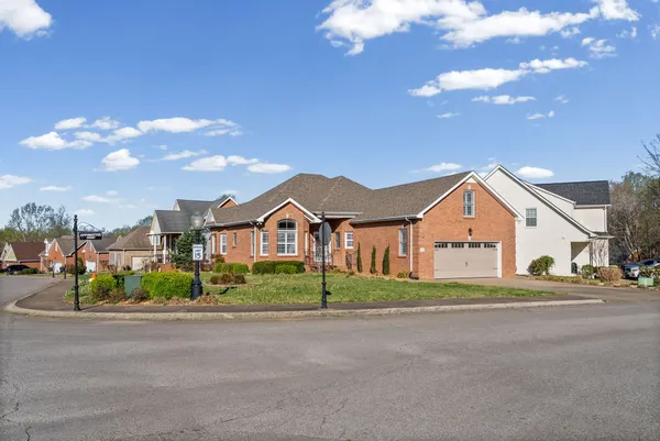 $2,650 | 650 Appomattox Court, Clarksville, TN 37043