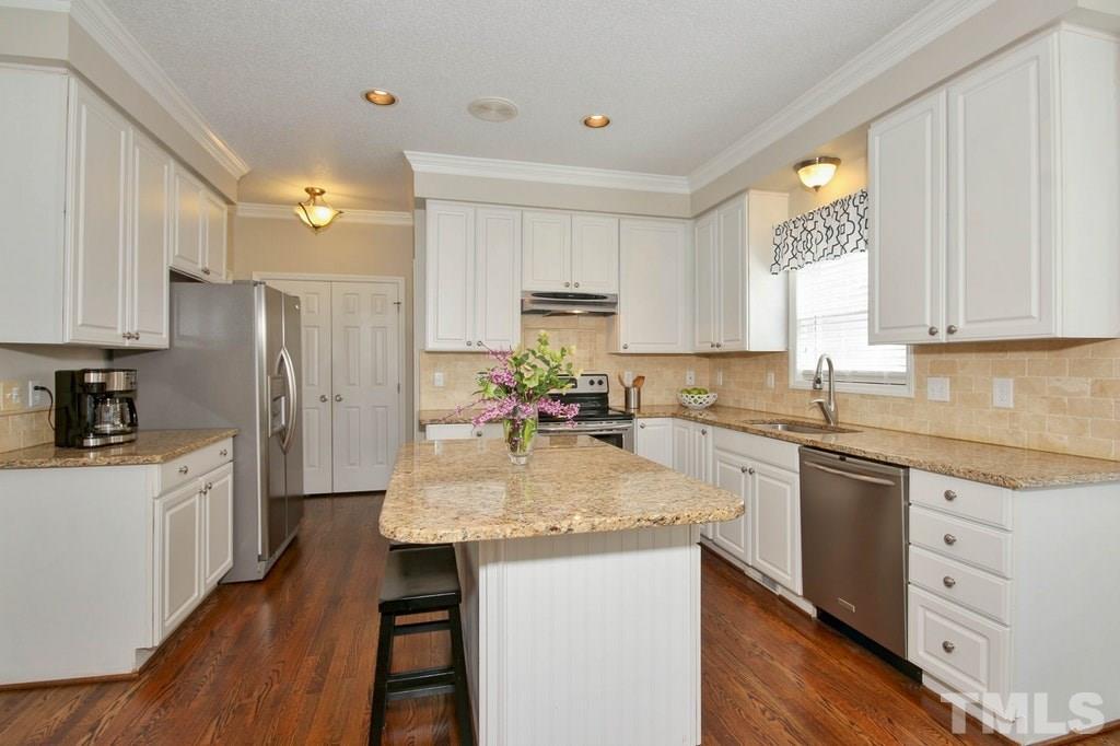 5505 Seafarer Court Raleigh, NC 27613 - Photo 6 of 25