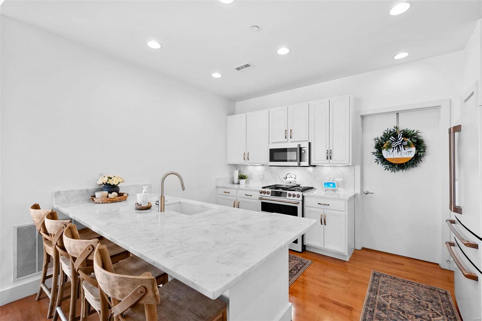 630 Emerson Road, Unit 402 St. Louis, MO 63141 - Photo 9 of 42