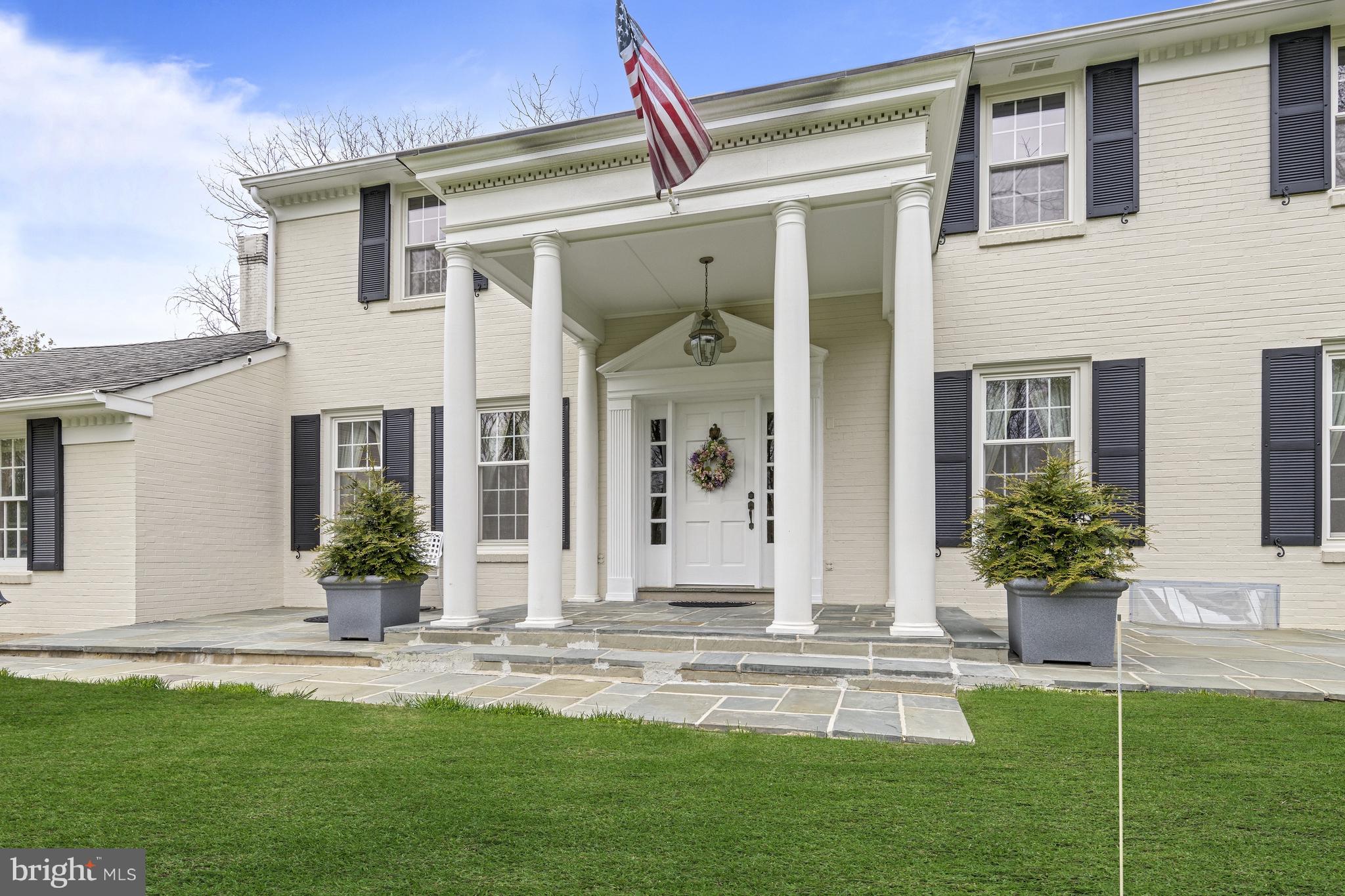 5004 Kennett Pike Wilmington, DE 19807 - Photo 4 of 37 a front view of a house with a yard