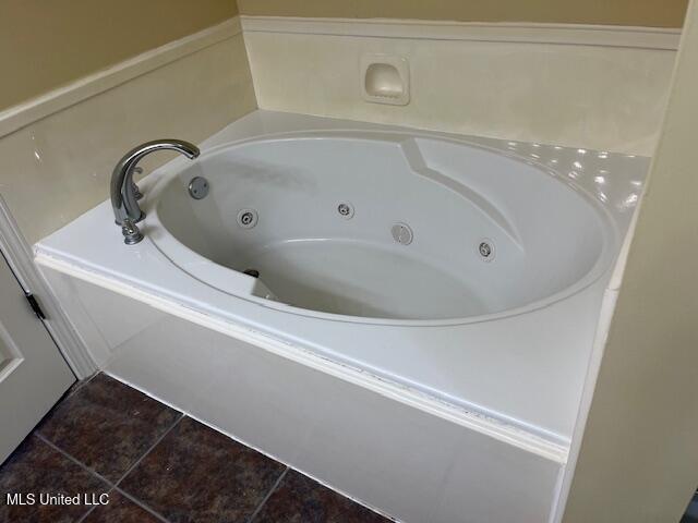 810 Windlass Cove Brandon, MS 39047 - Photo 27 of 32 Primary jetted tub