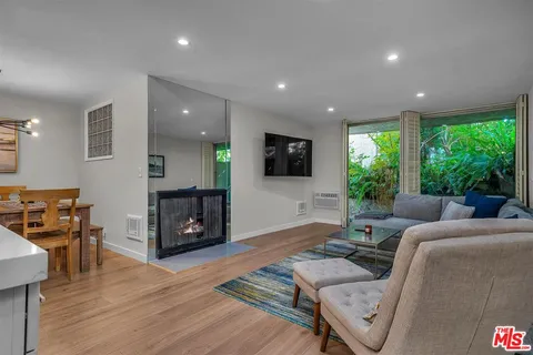 $595,000 | 11645 Montana Avenue, Unit 107, Los Angeles, CA 90049