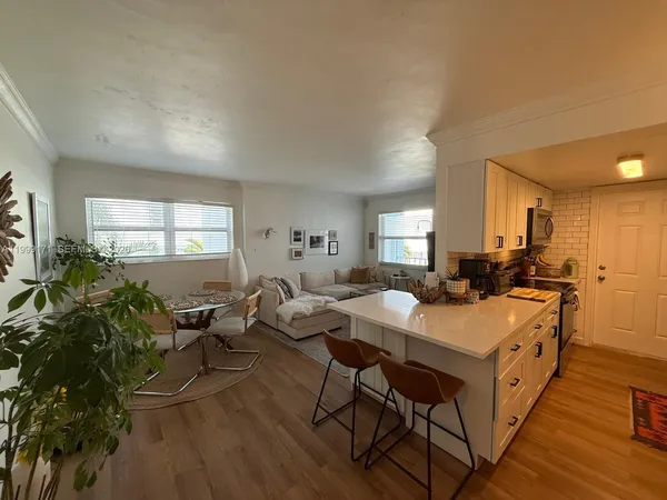 $2,500 | 801 Meridian Avenue, Unit 2D, Miami Beach, FL 33139