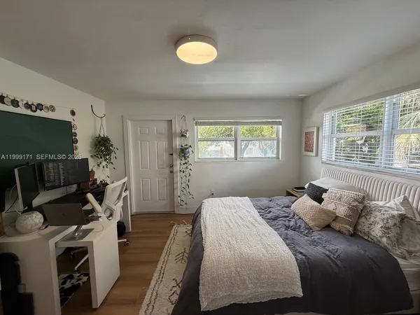 $2,500 | 801 Meridian Avenue, Unit 2D, Miami Beach, FL 33139