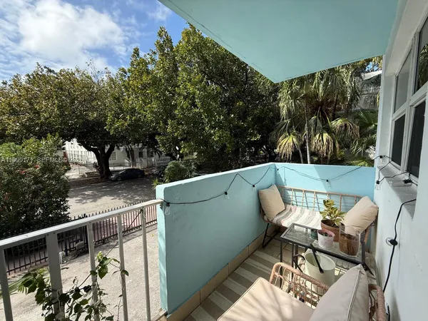 $2,500 | 801 Meridian Avenue, Unit 2D, Miami Beach, FL 33139