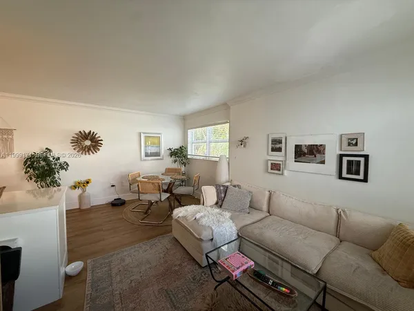 $2,500 | 801 Meridian Avenue, Unit 2D, Miami Beach, FL 33139