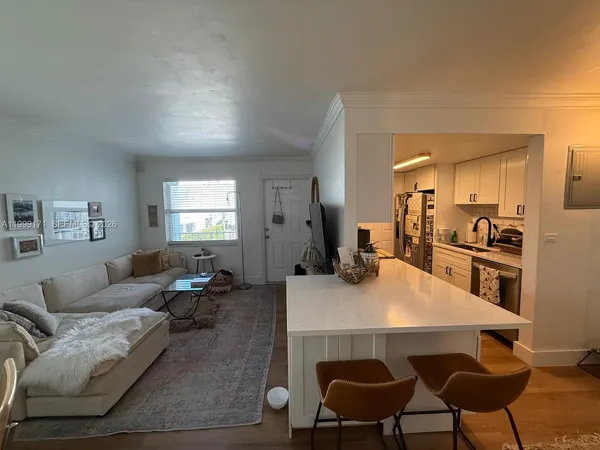 $2,500 | 801 Meridian Avenue, Unit 2D, Miami Beach, FL 33139
