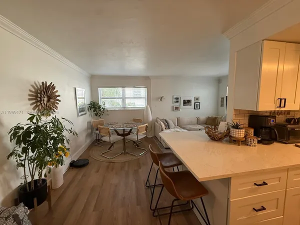 $2,500 | 801 Meridian Avenue, Unit 2D, Miami Beach, FL 33139