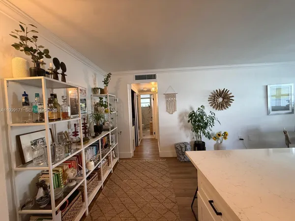 $2,500 | 801 Meridian Avenue, Unit 2D, Miami Beach, FL 33139