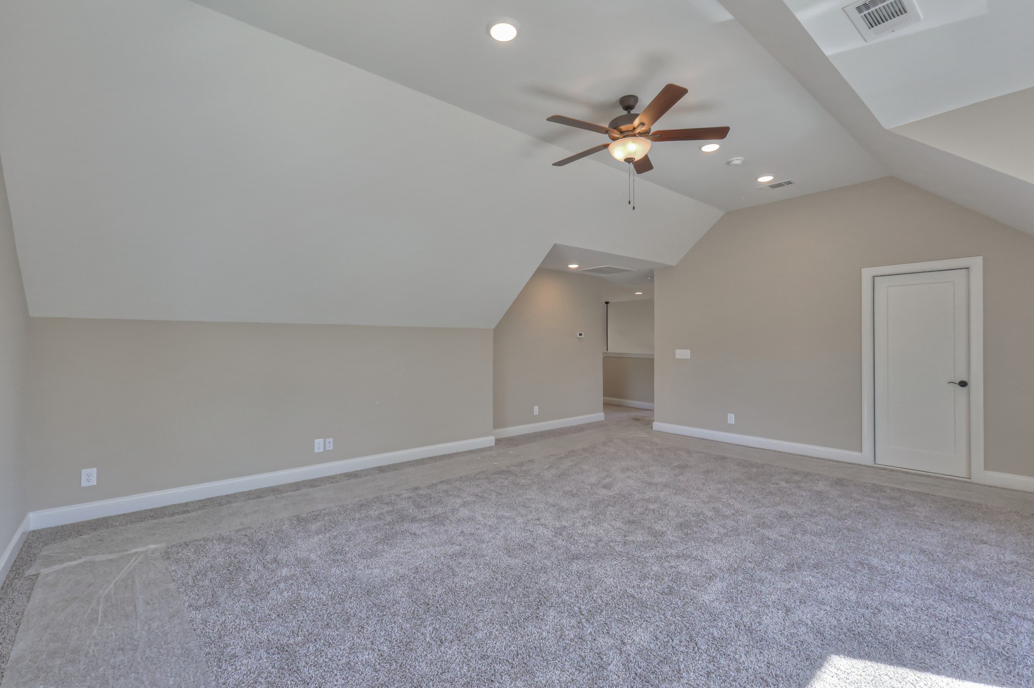 1875 Templow Road Bethpage, TN 37022 - Photo 20 of 49 a view of an empty room