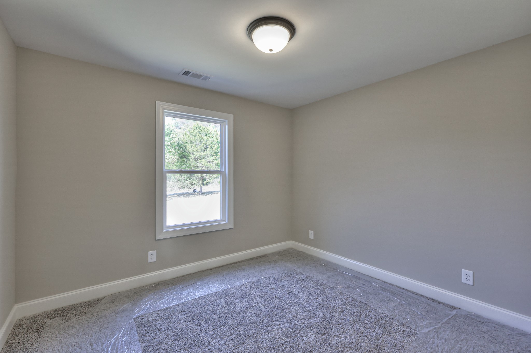 1875 Templow Road Bethpage, TN 37022 - Photo 22 of 49 an empty room with a window