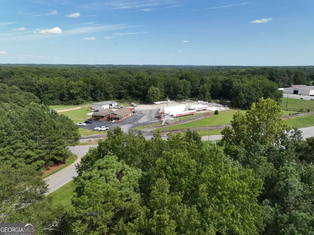 a view of an outdoor space and a yard
