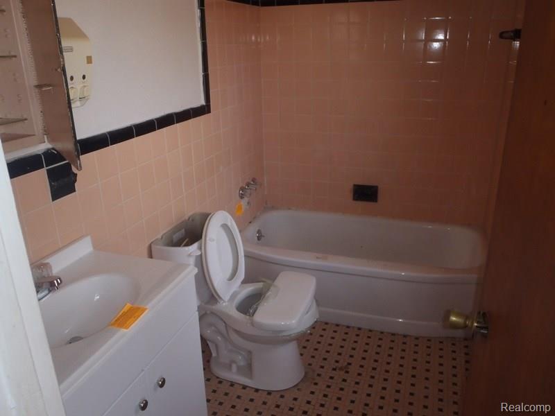 18665-67 Meyers Road Detroit, MI 48235 - Photo 10 of 12 P3290074.JPG