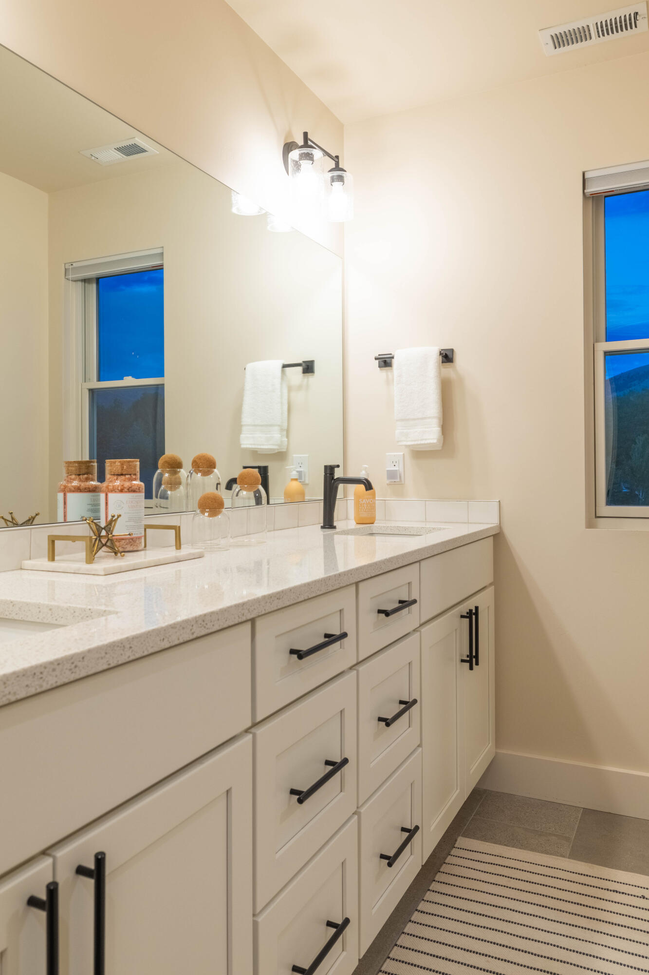 131 Sunbeam Street Hailey, ID 83333 - Photo 16 of 32 Guest Bathroom
