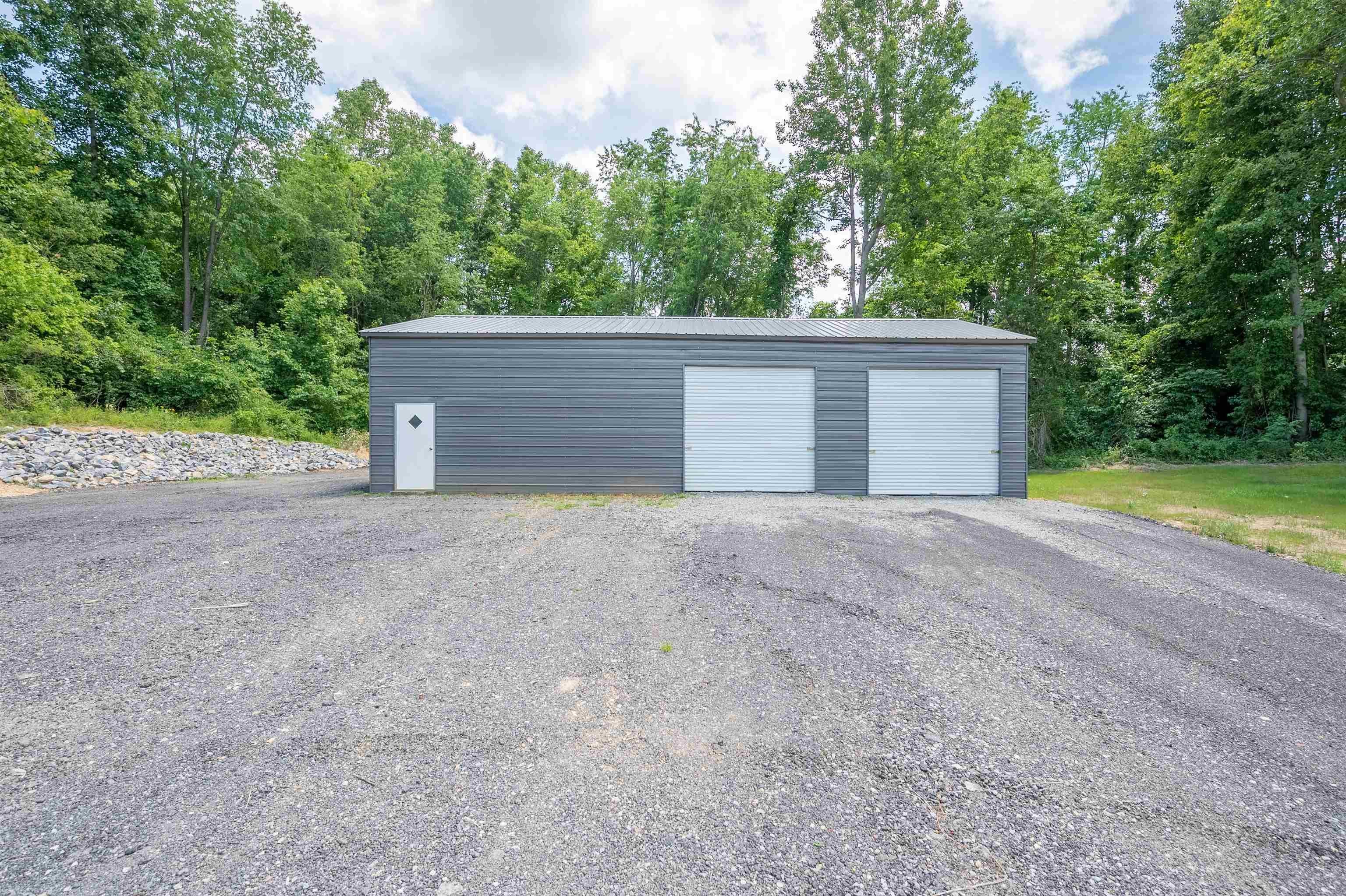 2252 Curve Road Pearisburg, VA 24134 - Photo 2 of 38 Gallery Image 2