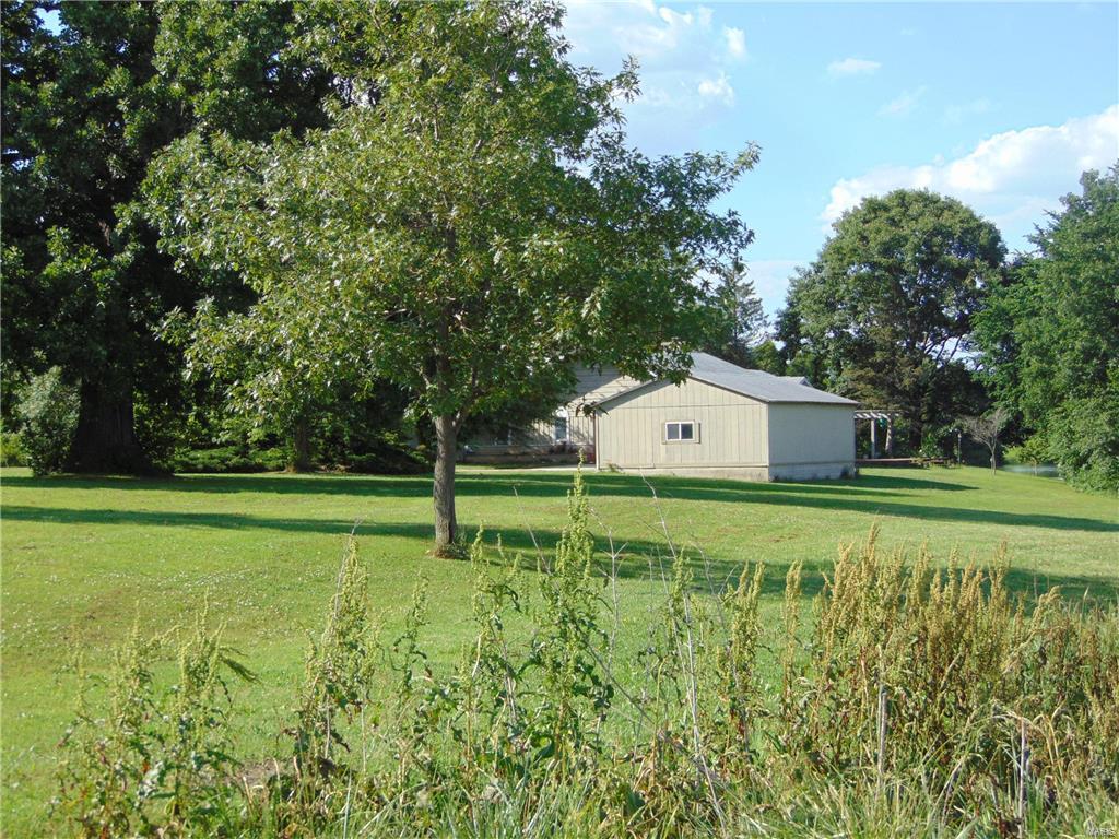 9890 Water Plant Road Palmyra, IL 62674 - Photo 3 of 34