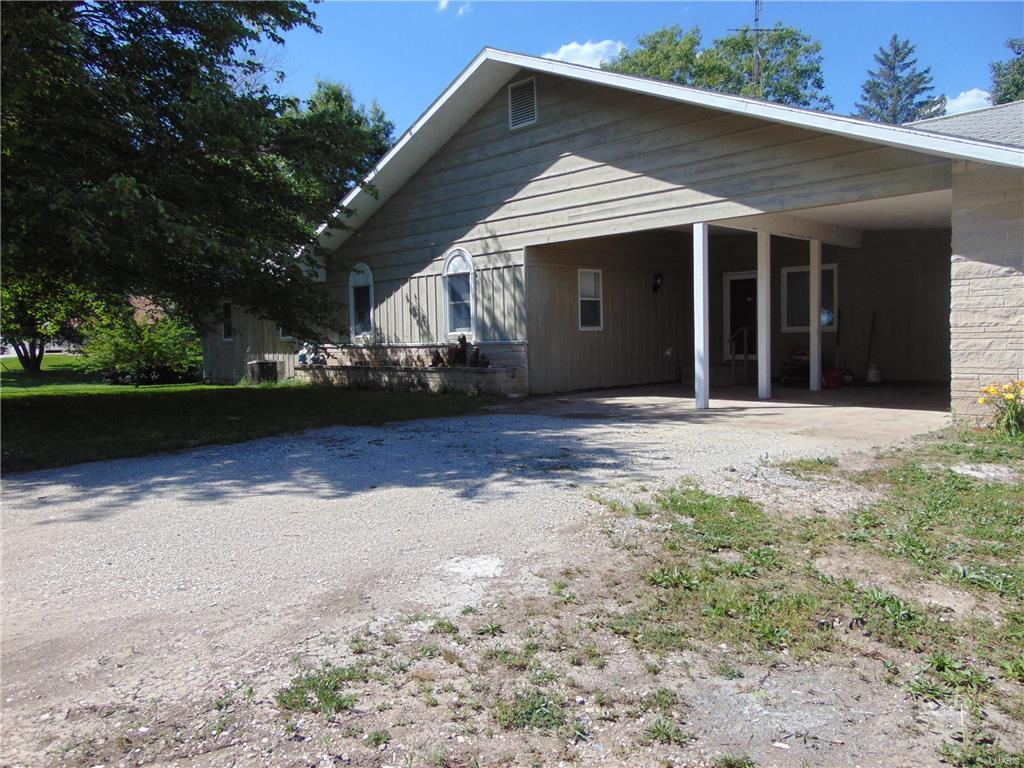9890 Water Plant Road Palmyra, IL 62674 - Photo 5 of 34