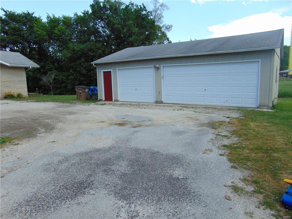 9890 Water Plant Road Palmyra, IL 62674 - Photo 6 of 34