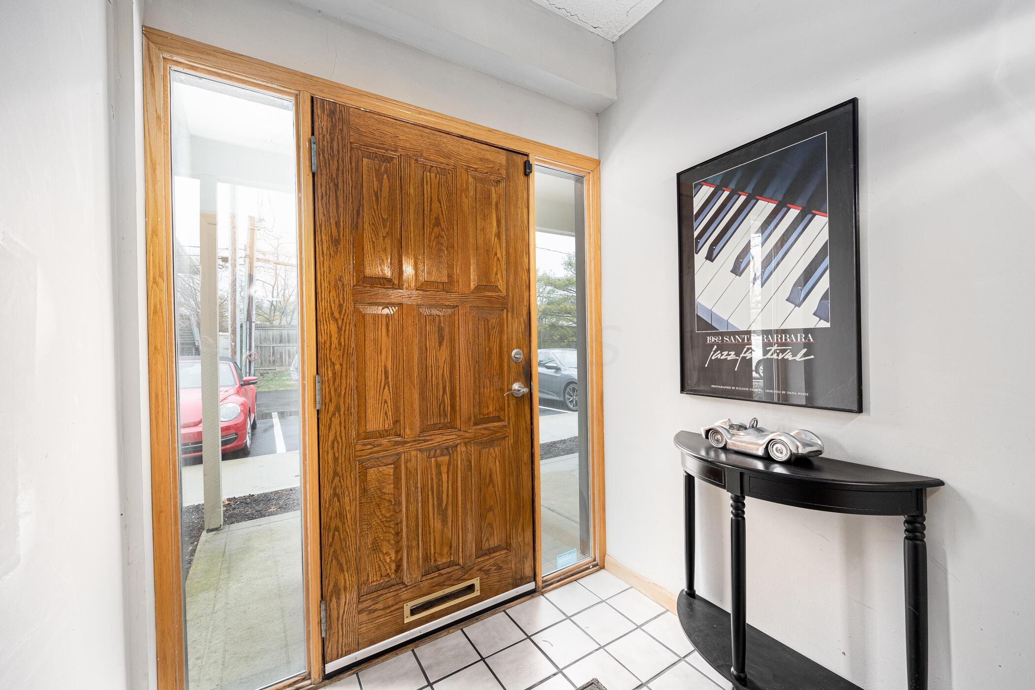 4920 Reed Road, Unit D Columbus, OH 43220 - Photo 3 of 38 Entryway