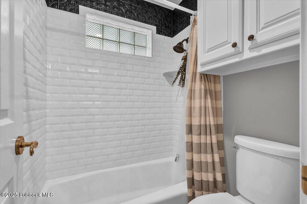 7206 76th Street Lubbock, TX 79407 - Photo 27 of 55 a bathroom with a shower and a toilet