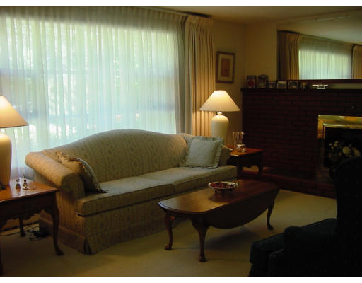 12 Robbern Road Hopkinton, MA 01748 - Photo 5 of 9 Gallery Image 5