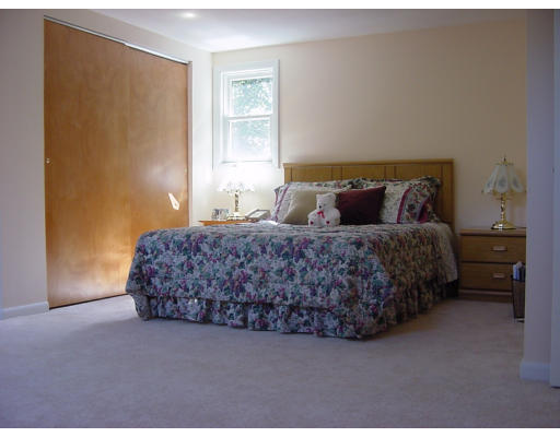 12 Robbern Road Hopkinton, MA 01748 - Photo 7 of 9 Gallery Image 7