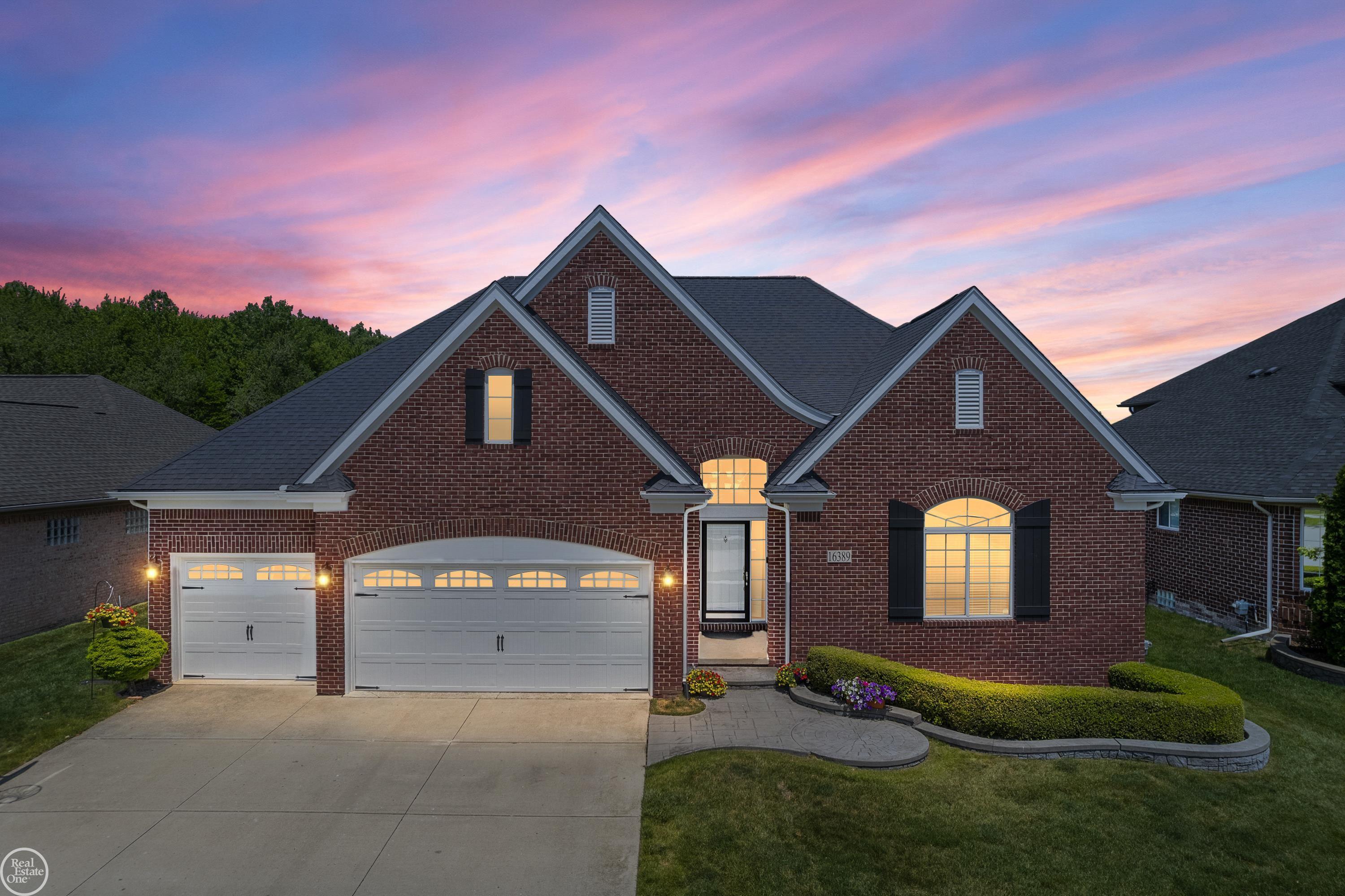 16389 Moore Park Road Macomb, MI 48044 - Photo 3 of 57 50110602-2.JPG