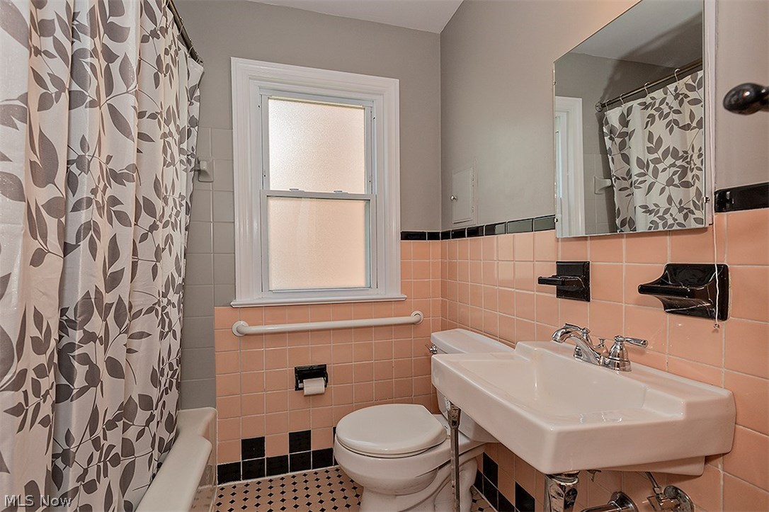 1672 Oakmount Road South Euclid, OH 44121 - Photo 16 of 30 "Retro" Full Bath on first floor in wonderful condition...