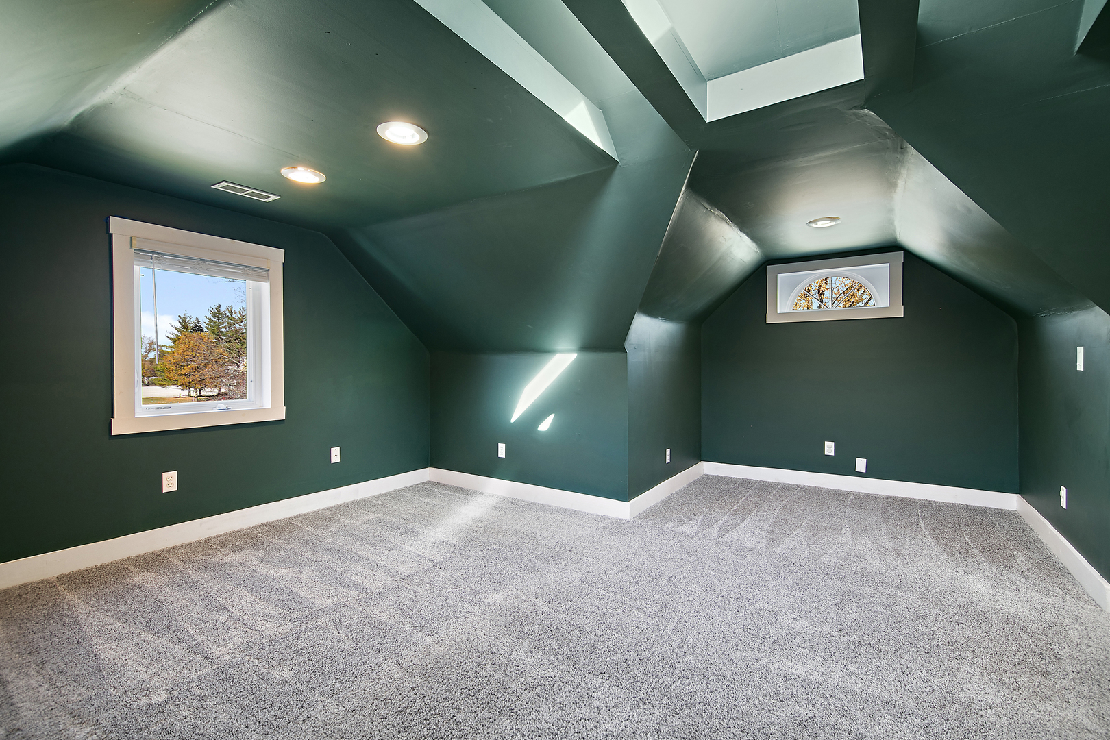 290 East 1st Avenue Clifton, IL 60927 - Photo 11 of 20 a view of an empty room with window