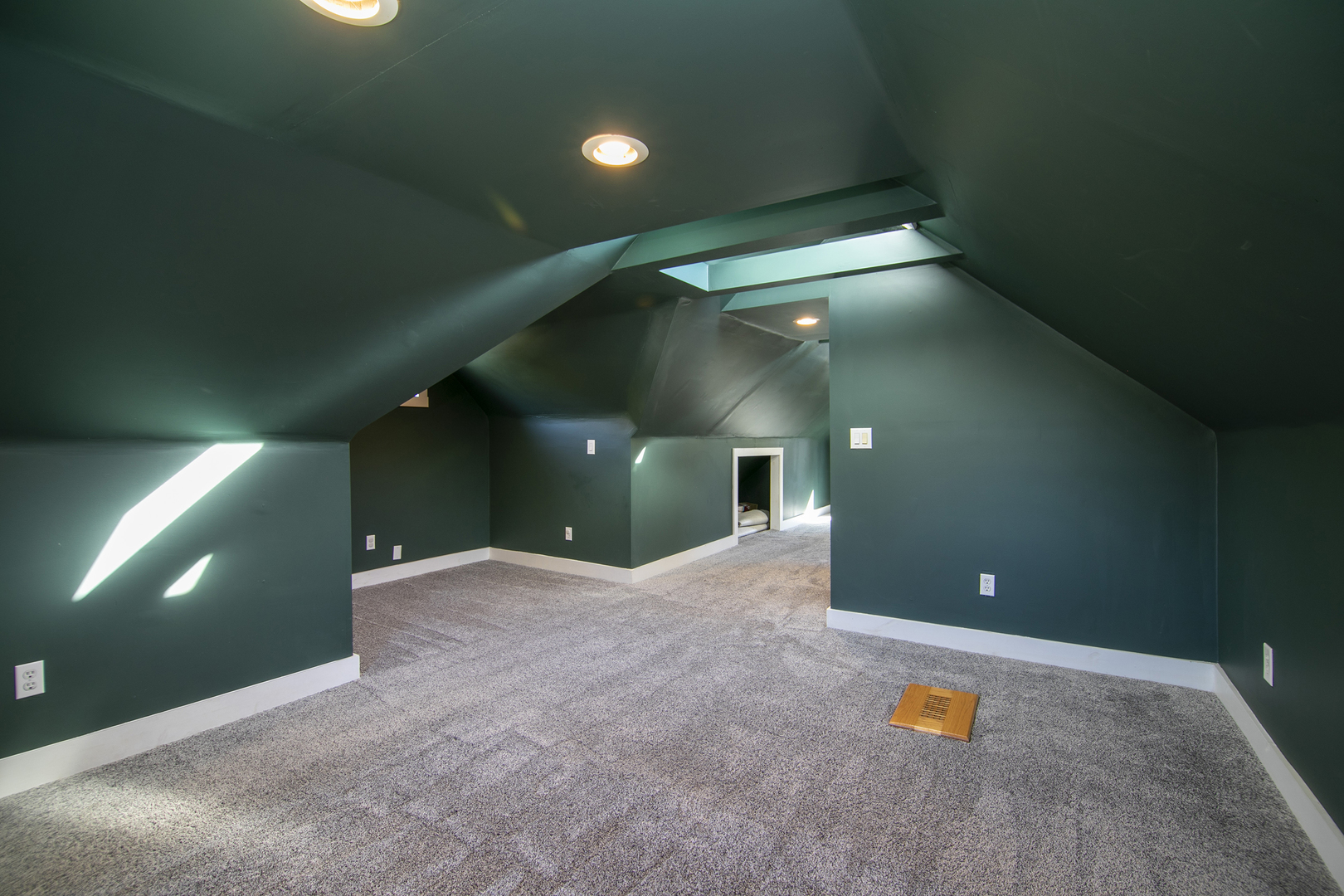 290 East 1st Avenue Clifton, IL 60927 - Photo 13 of 20 a view of a hall with an empty space