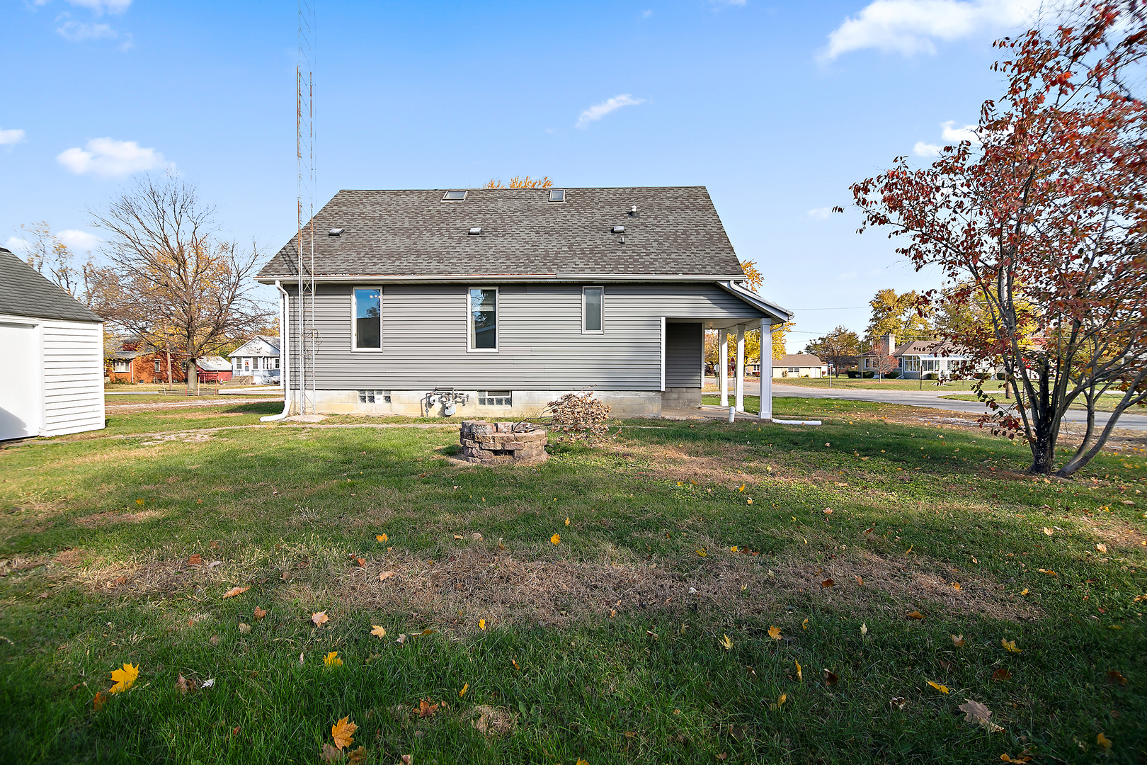 290 East 1st Avenue Clifton, IL 60927 - Photo 19 of 20 a front view of house with yard and trees