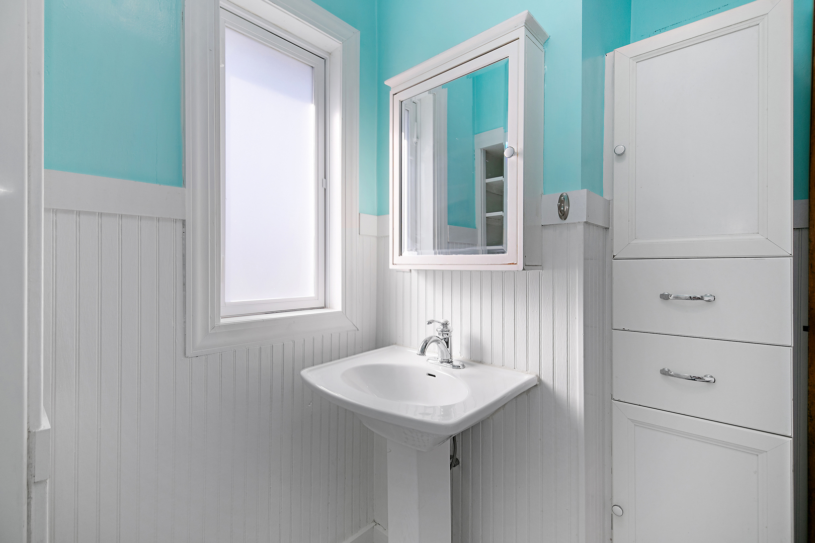 290 East 1st Avenue Clifton, IL 60927 - Photo 10 of 20 a bathroom with a sink and a mirror