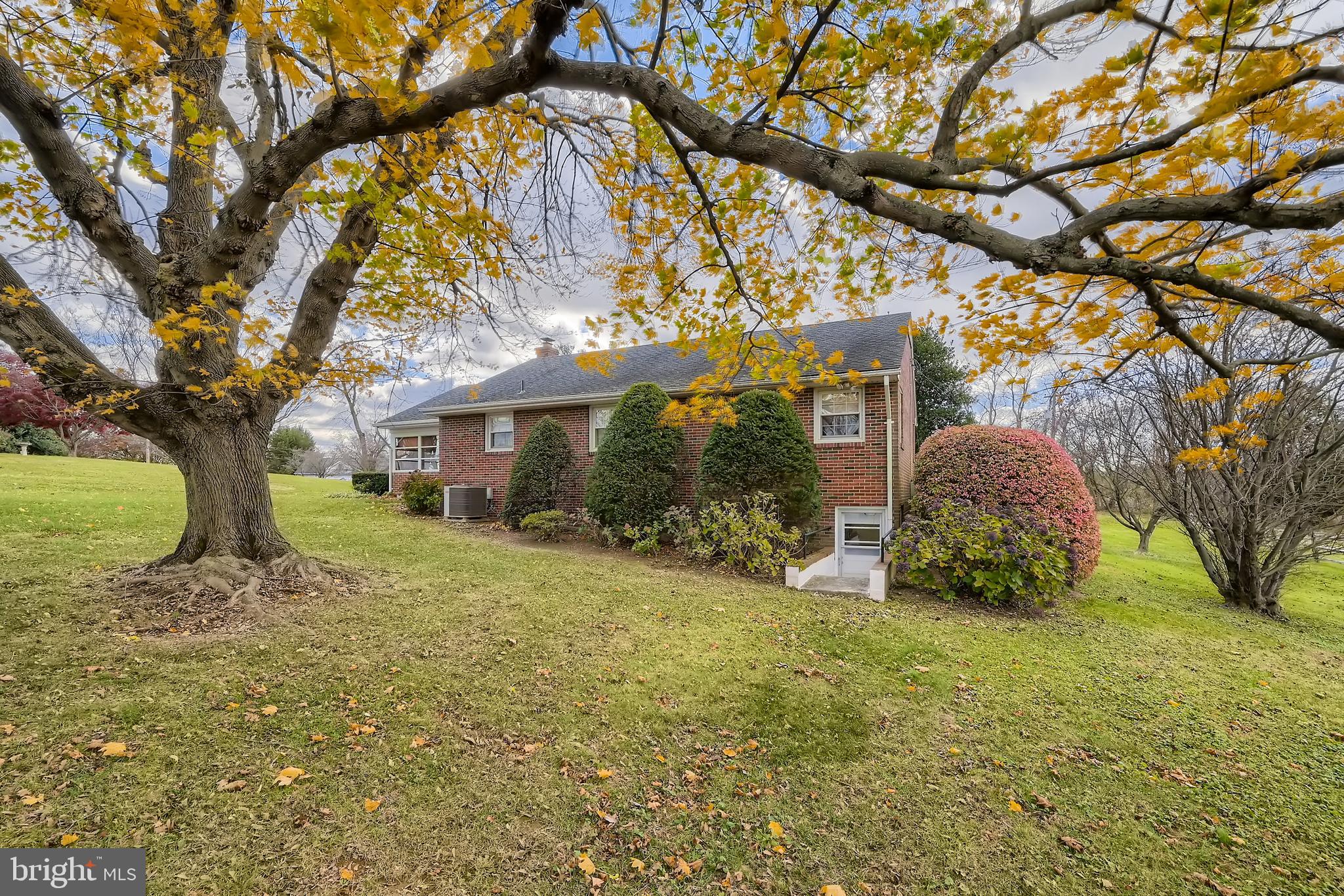 11735 Hawkes Road Clarksburg, MD 20871 - Photo 27 of 28 Gallery Image 27