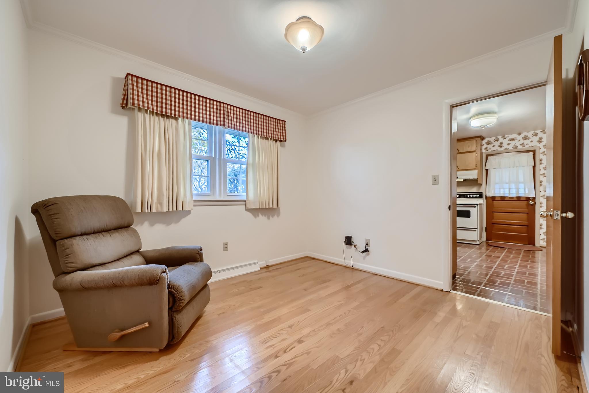 11735 Hawkes Road Clarksburg, MD 20871 - Photo 8 of 28 Gallery Image 8
