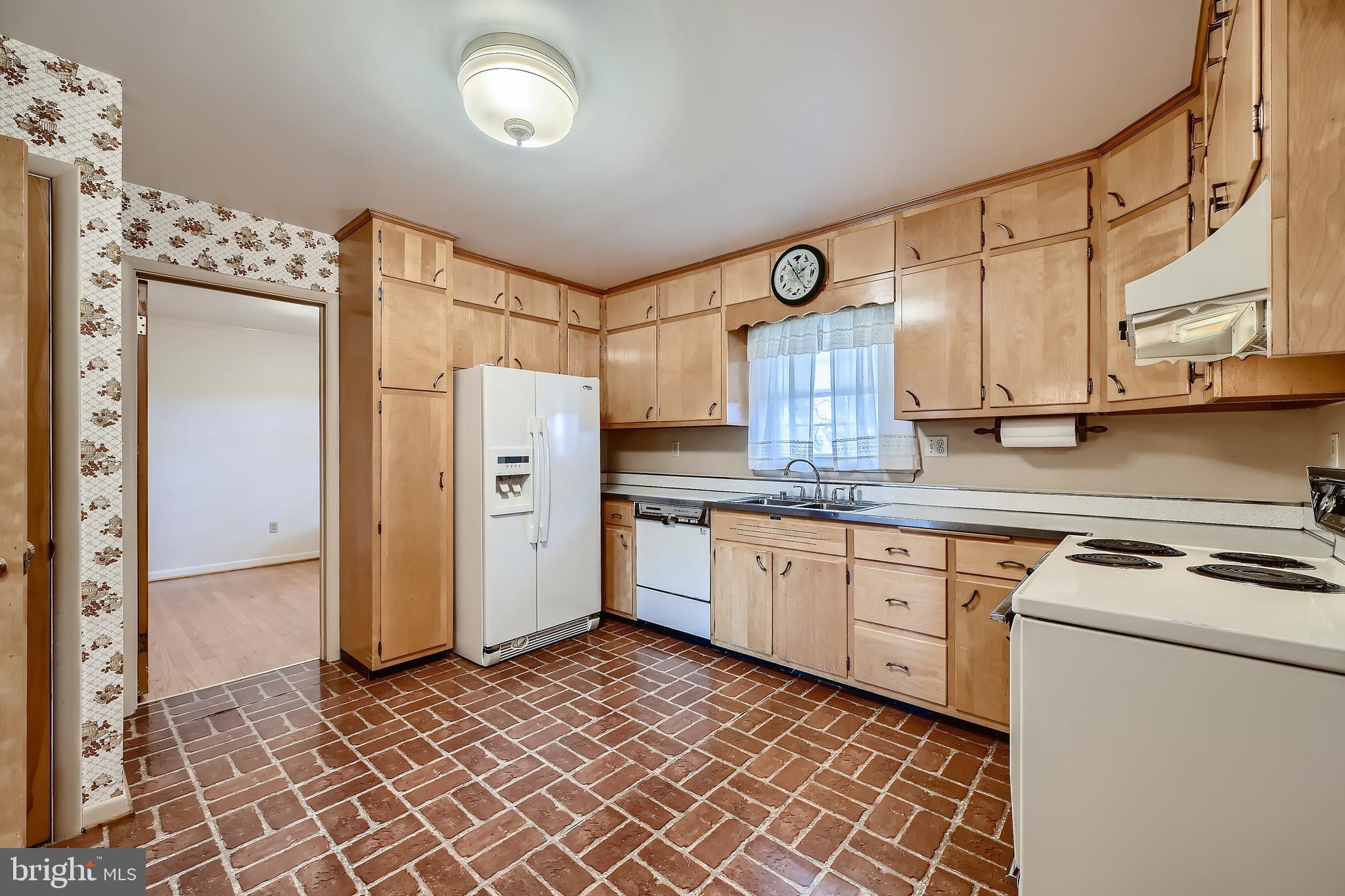 11735 Hawkes Road Clarksburg, MD 20871 - Photo 9 of 28 Gallery Image 9