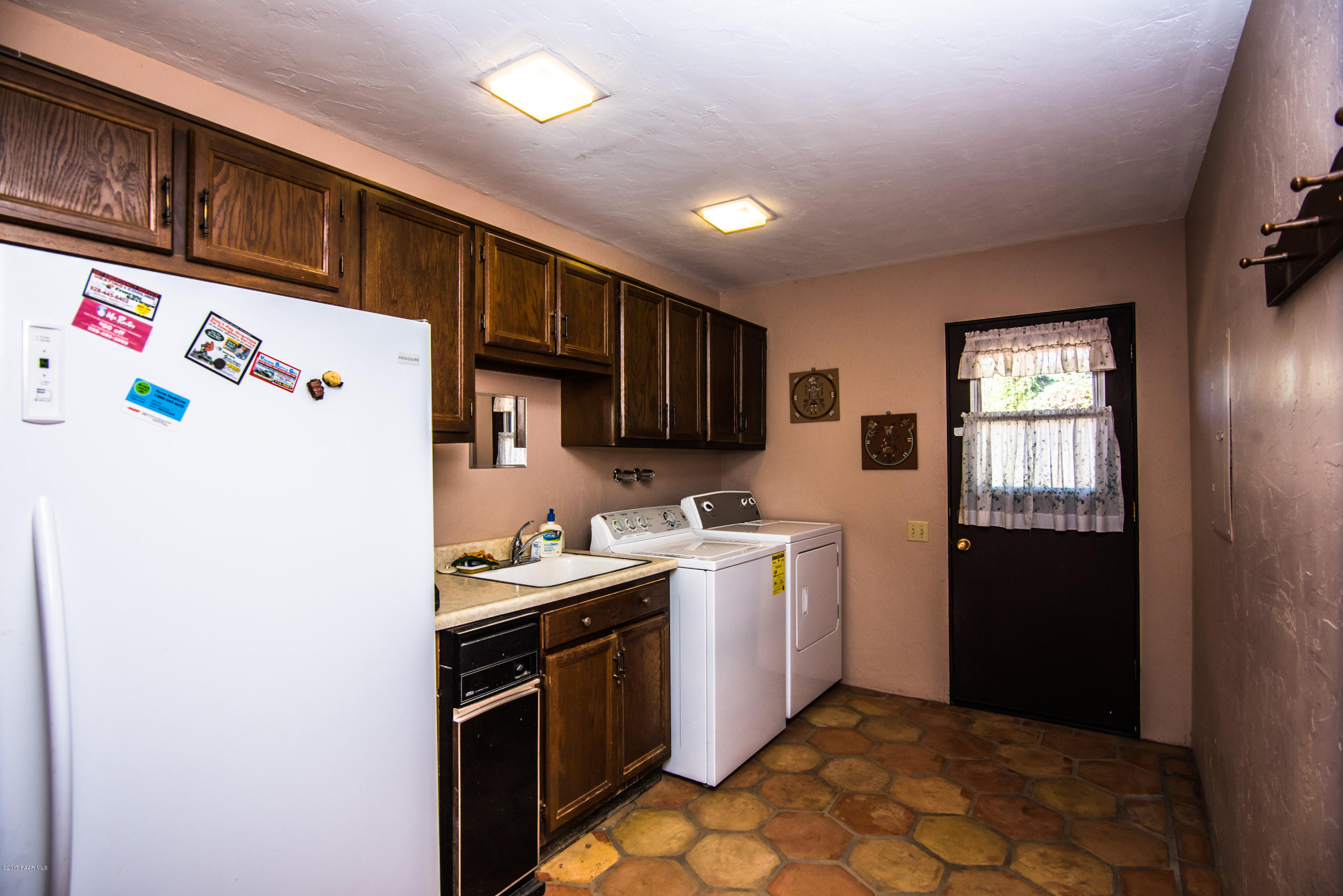 17900 Med Bar Road Dewey, AZ 86327 - Photo 45 of 95 Laundry Room
