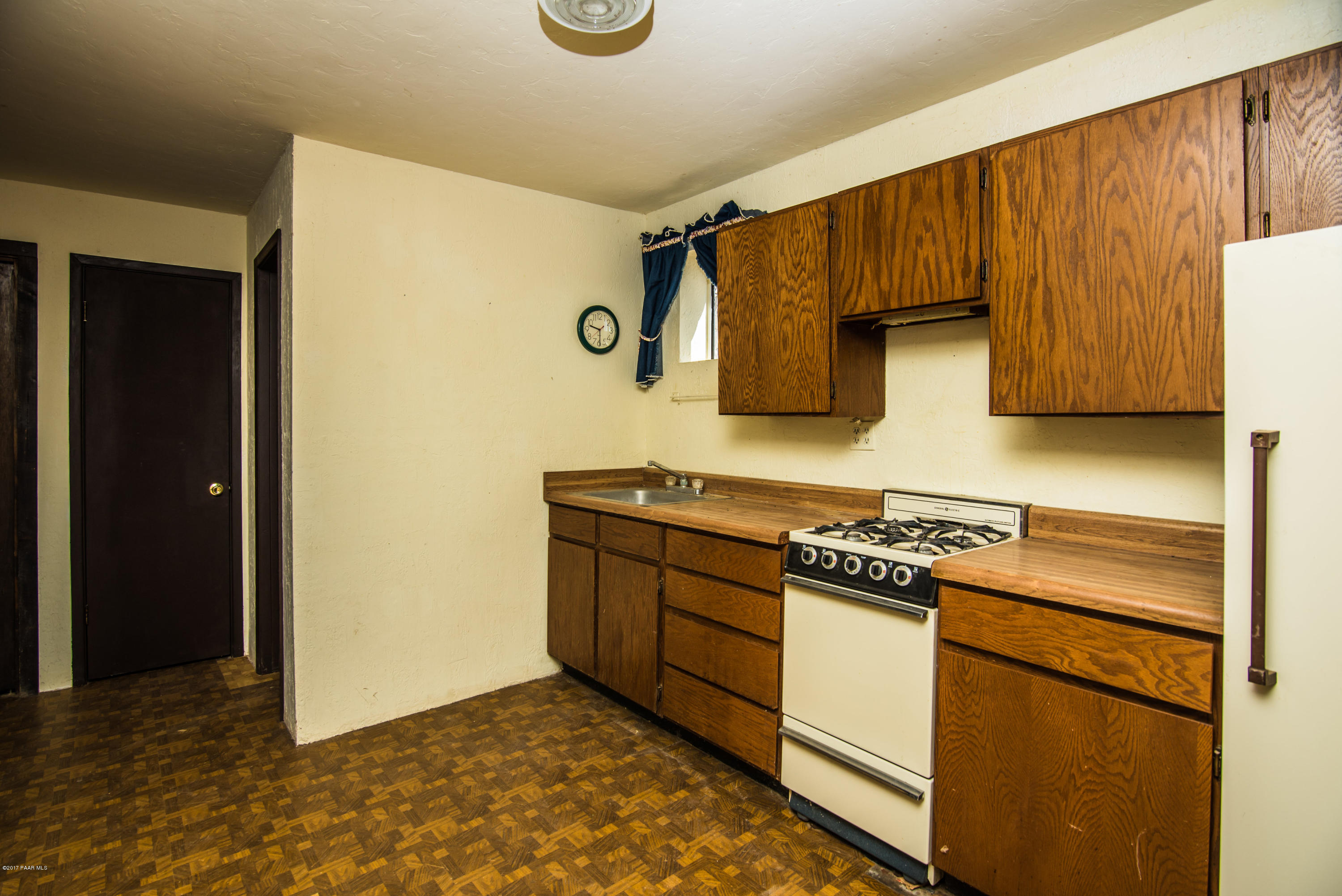 17900 Med Bar Road Dewey, AZ 86327 - Photo 57 of 95 Cabin Kitchen (2)