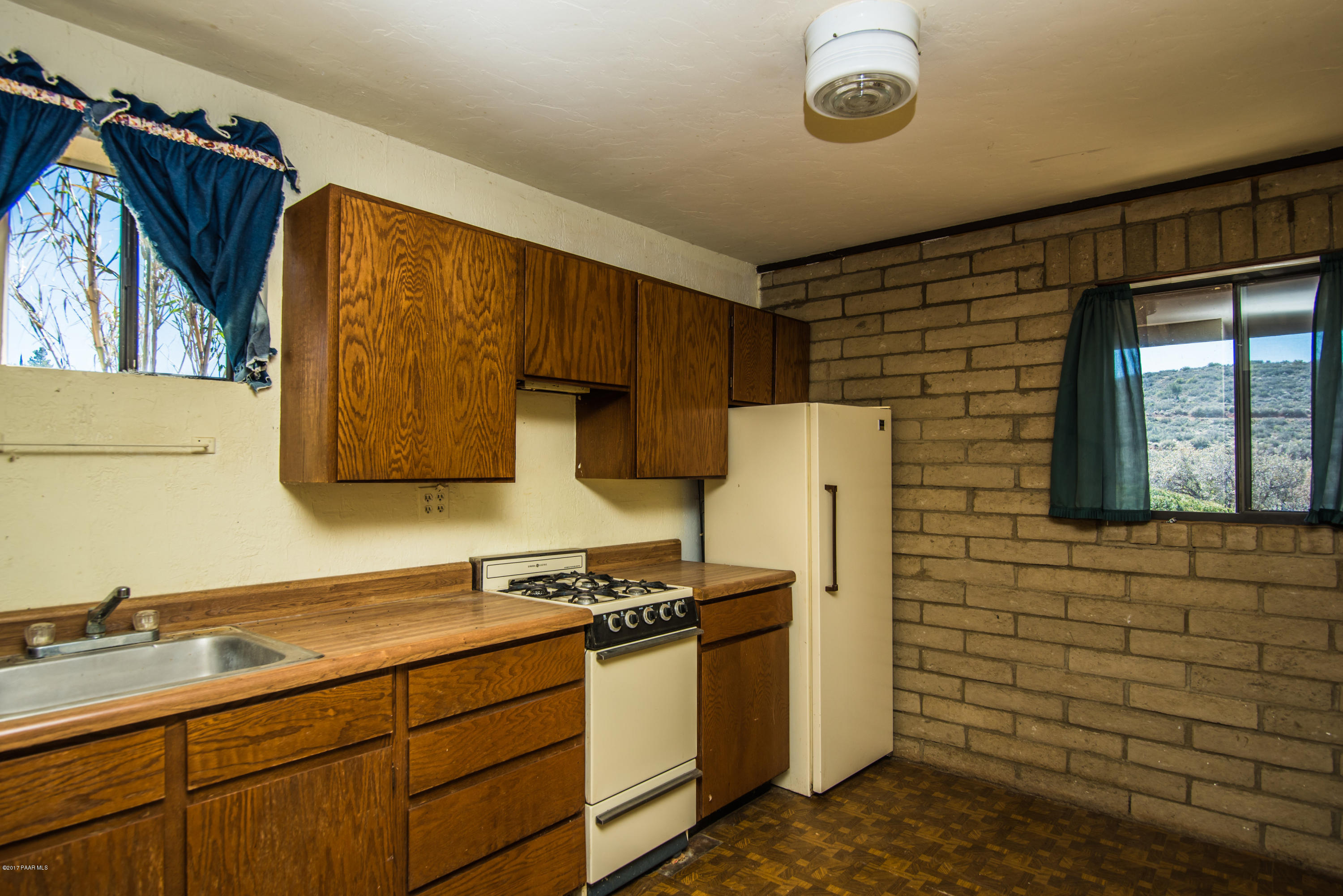 17900 Med Bar Road Dewey, AZ 86327 - Photo 58 of 95 Cabin Kitchen